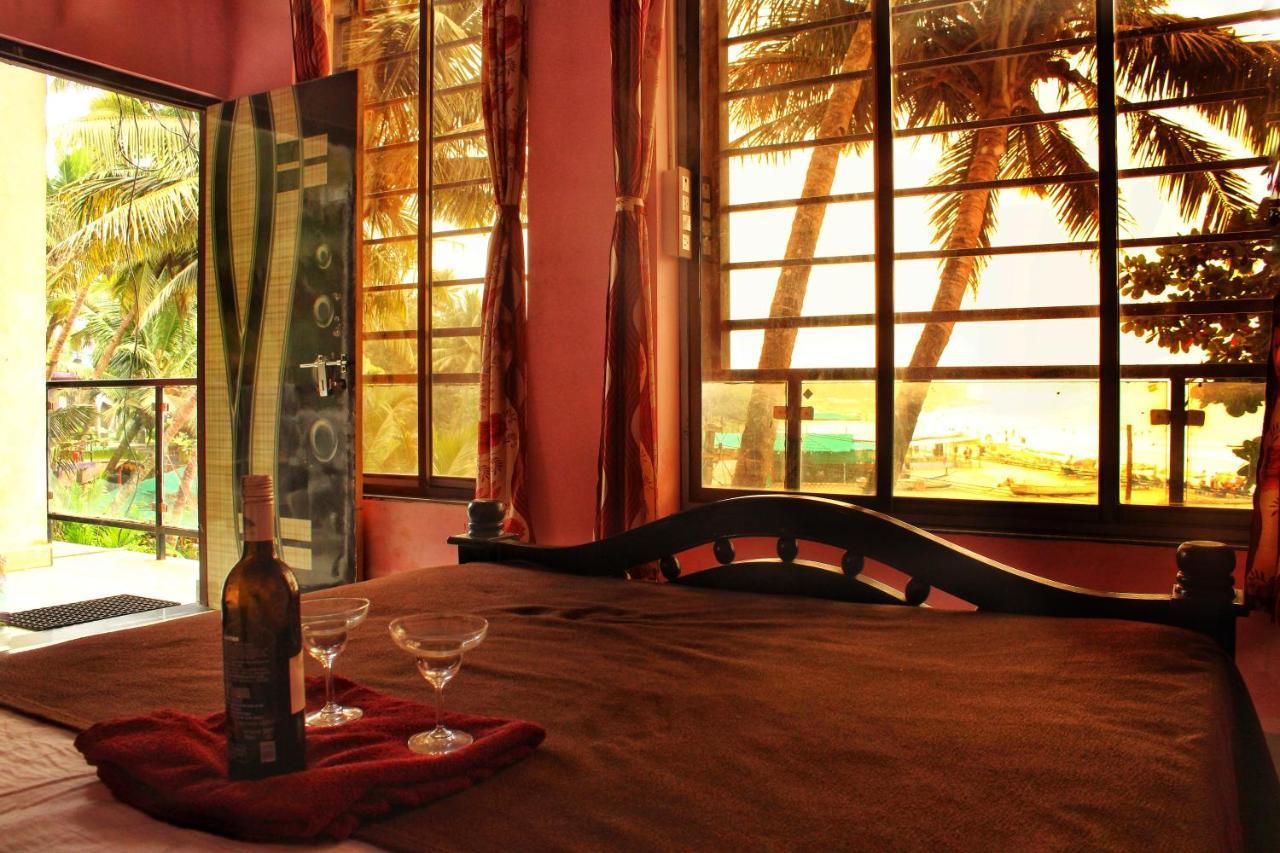 This Is It Beachfront - Rooms, Cafe & Events Arambol Eksteriør bilde