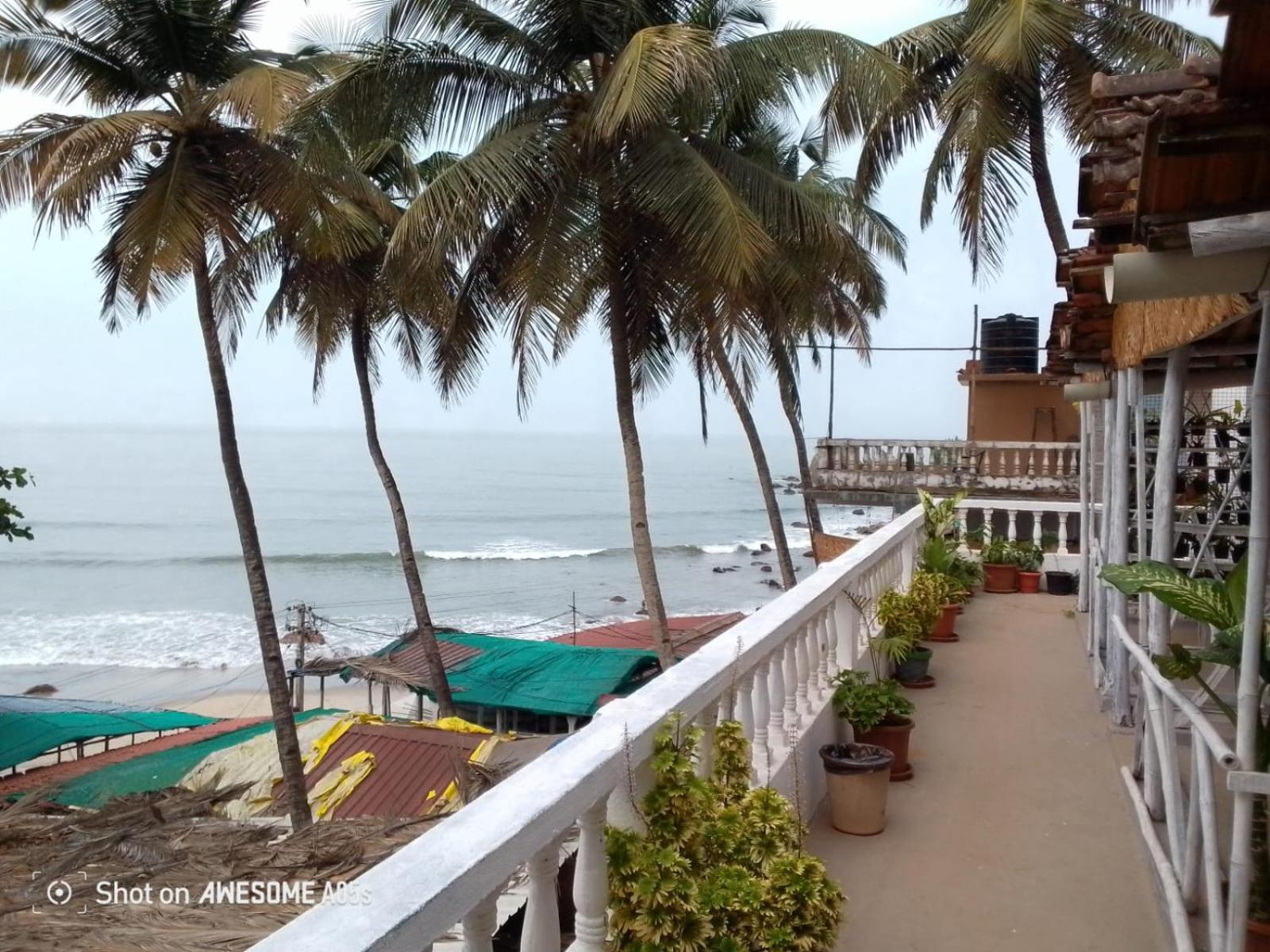 This Is It Beachfront - Rooms, Cafe & Events Arambol Eksteriør bilde