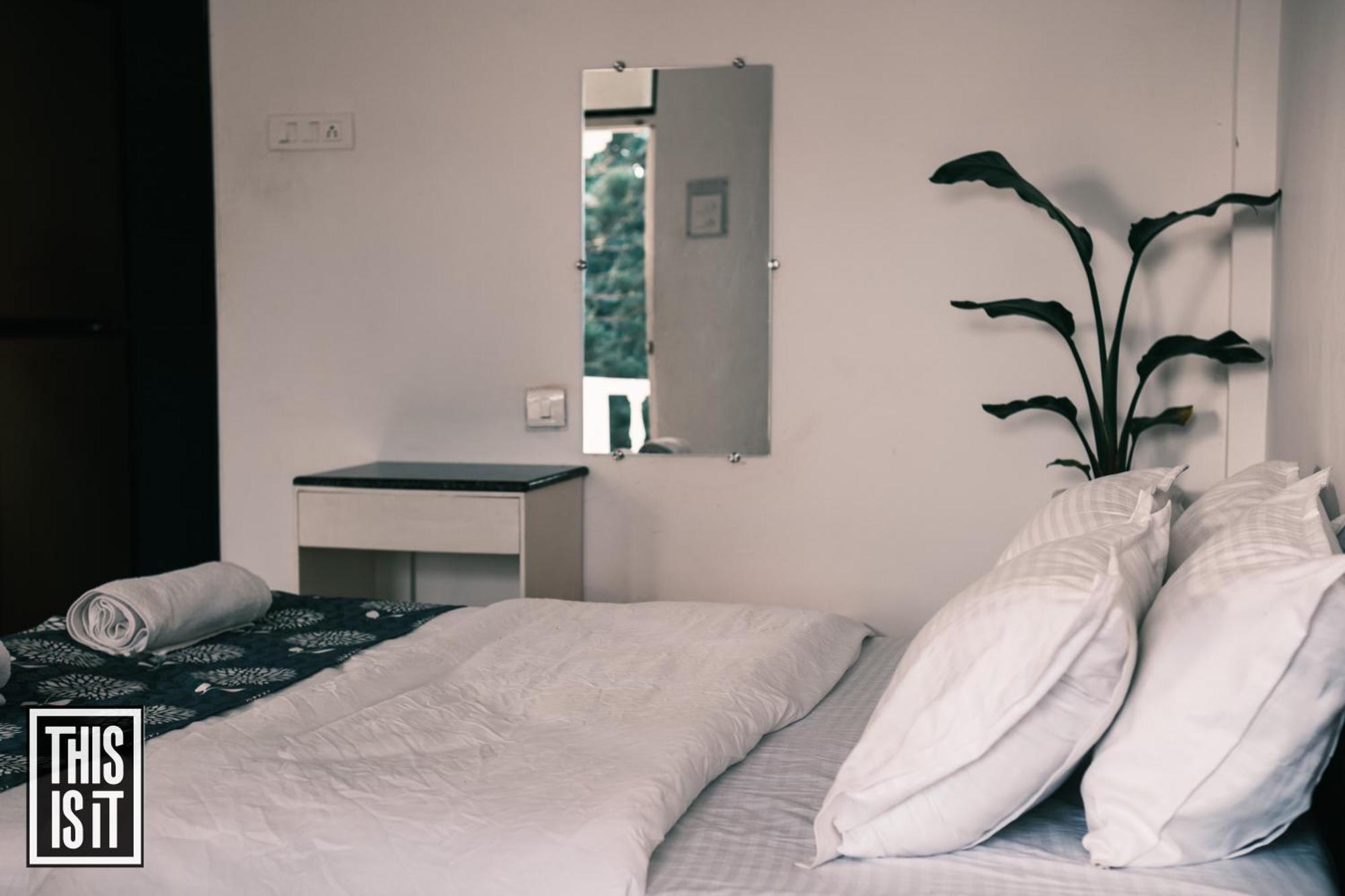 This Is It Beachfront - Rooms, Cafe & Events Arambol Eksteriør bilde