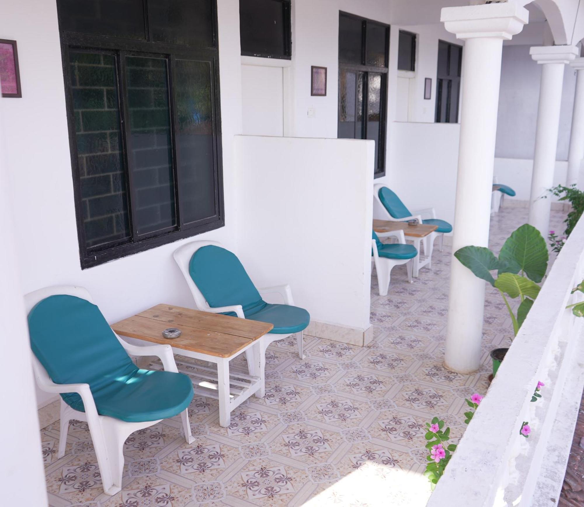This Is It Beachfront - Rooms, Cafe & Events Arambol Eksteriør bilde