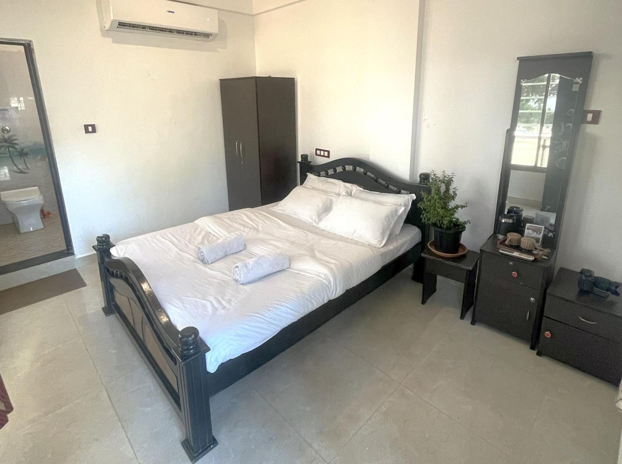 This Is It Beachfront - Rooms, Cafe & Events Arambol Eksteriør bilde