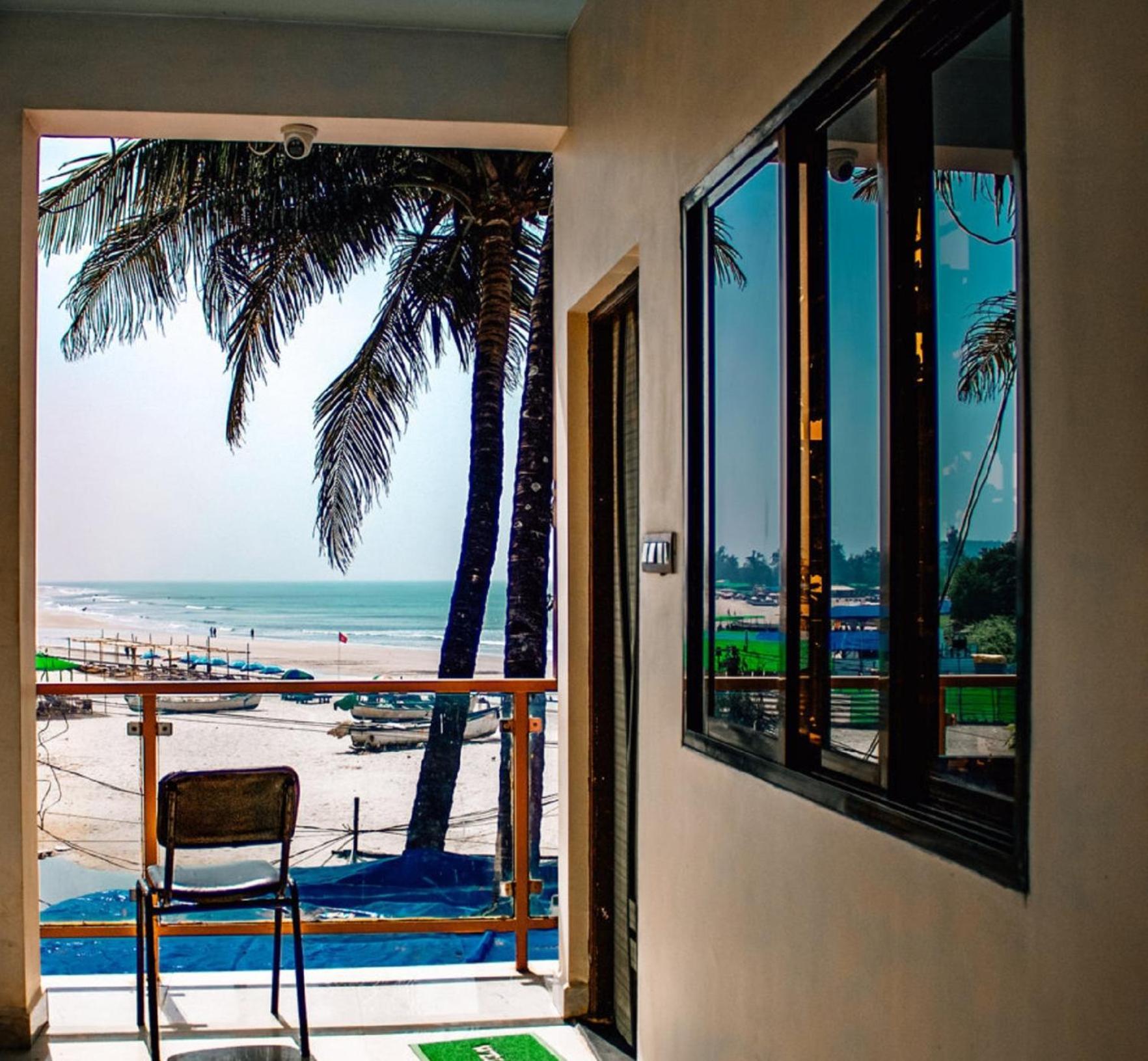 This Is It Beachfront - Rooms, Cafe & Events Arambol Eksteriør bilde