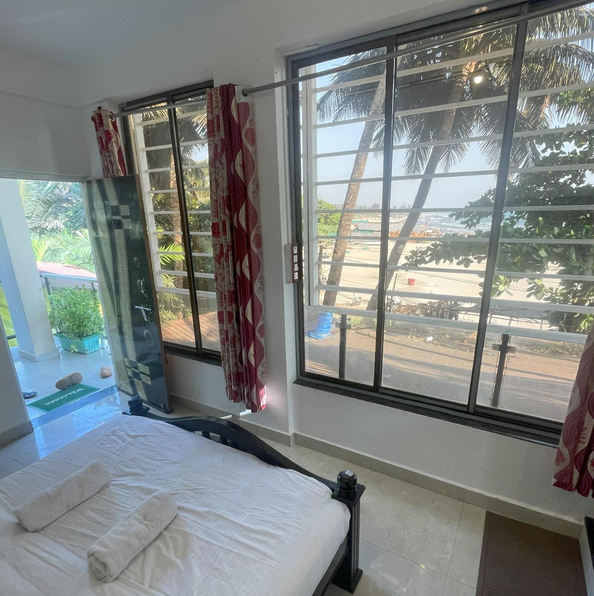 This Is It Beachfront - Rooms, Cafe & Events Arambol Eksteriør bilde