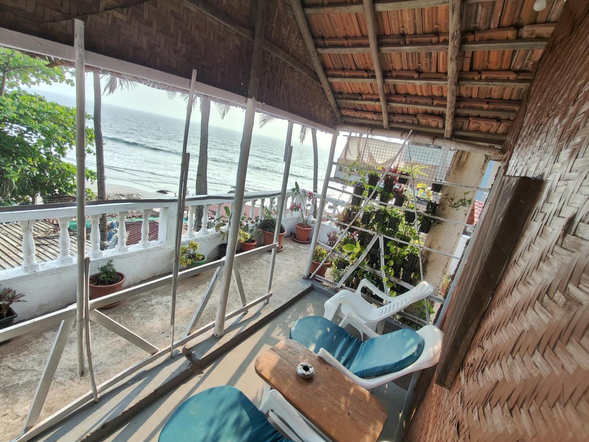 This Is It Beachfront - Rooms, Cafe & Events Arambol Eksteriør bilde